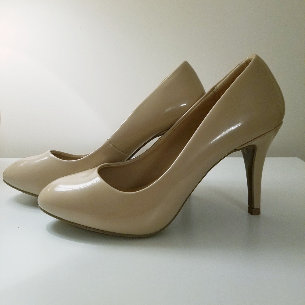 🌟NWOT🌟SM New York nude patented leather heels